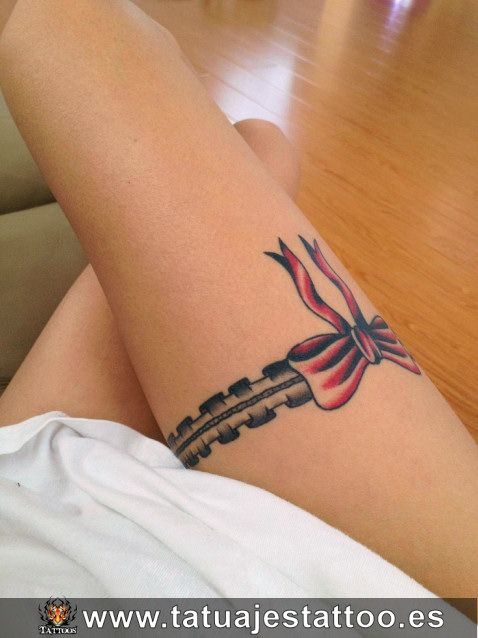 tattoo en la pierna