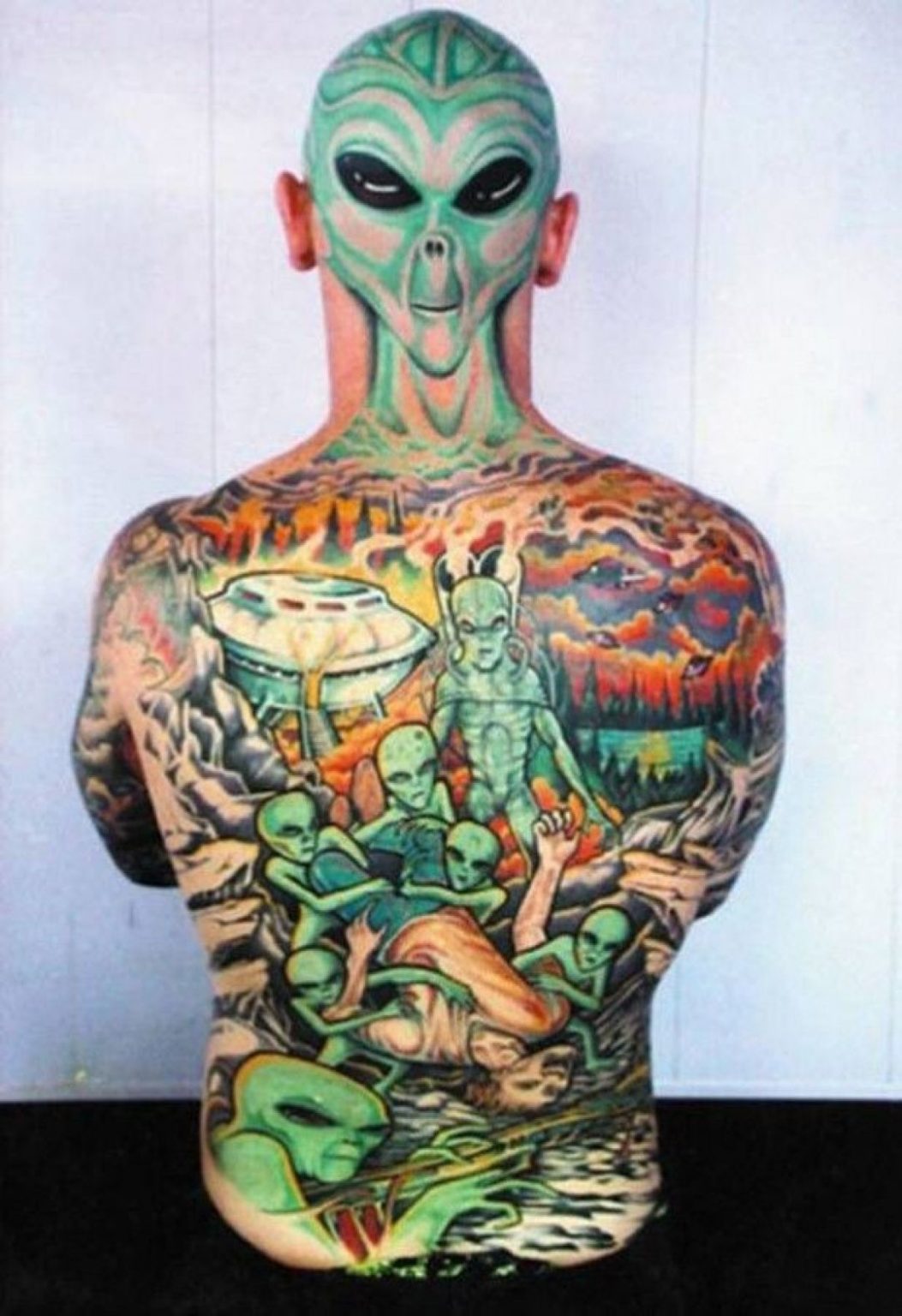 My first tattoo. Alien head by Fernando Lions Flyrite Tattoo in Brooklyn, NY r/tattoos