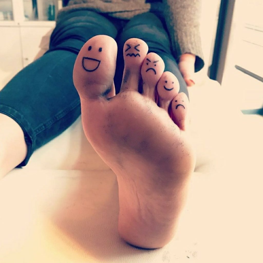 Smiley face tattoo on toe