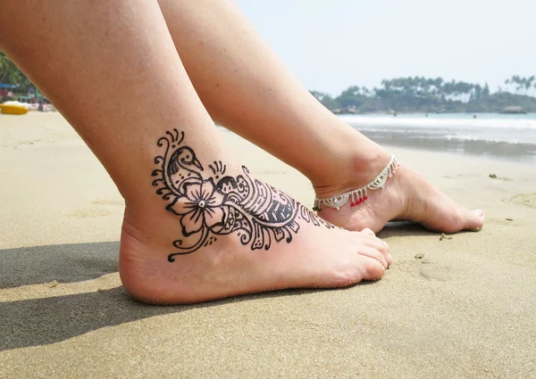 henna leg tattoo
