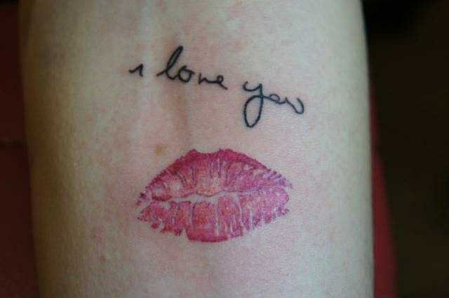 lip print tattoo