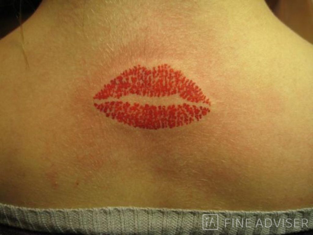 kiss lips tattoo drawing