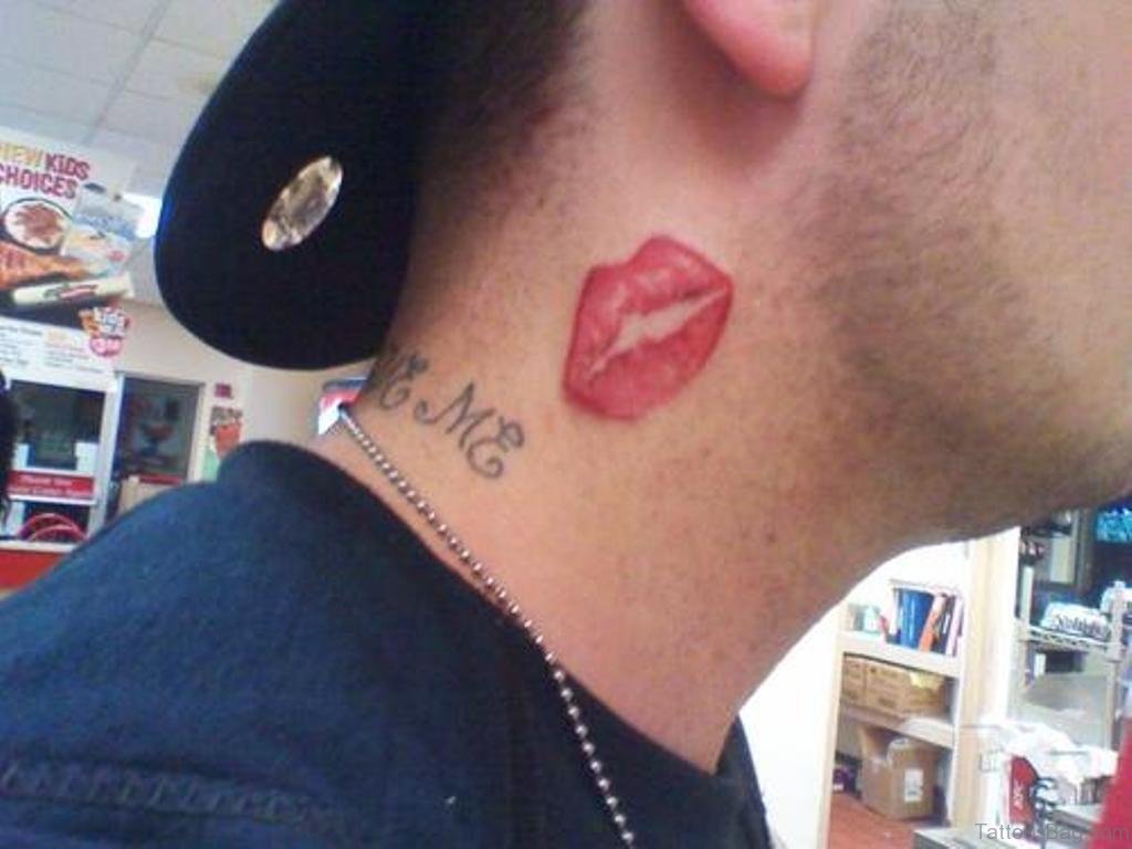 kiss lips tattoo drawing